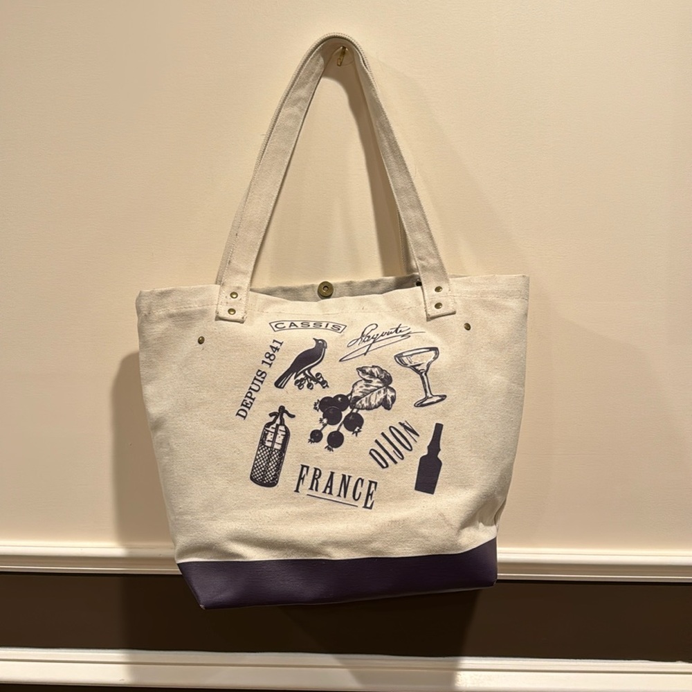 Lejay shoulder tote bag. Tan and purple.